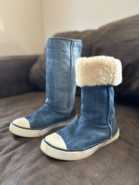 UGG Rare Vintage Washed Blue Denim Sheepskin Pull-On Boots size 6